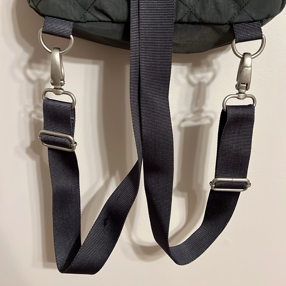 Baggallini Quilted Explorer Backpack Crossbody Bag - Picture 10 of 11